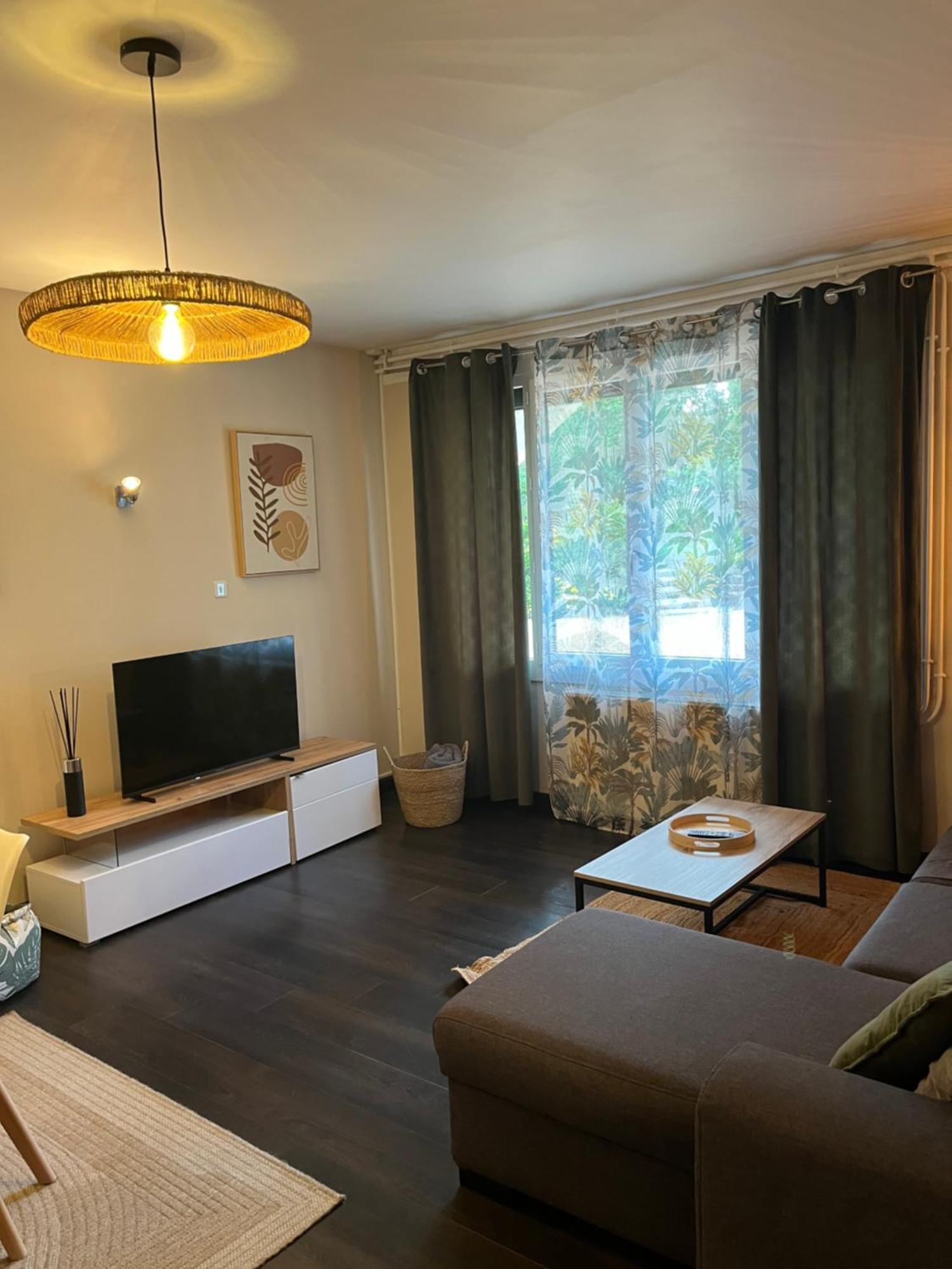 Villa Lavou โรยาต์ ภายนอก รูปภาพ